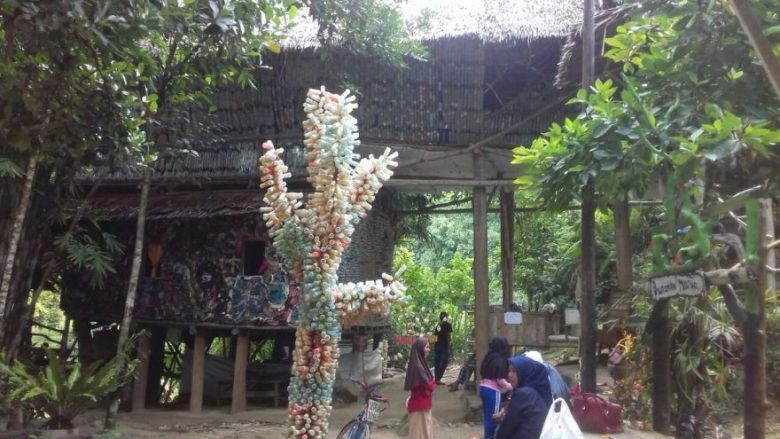 Serunya Belajar Di Rumah Pohon Unik, Makassar